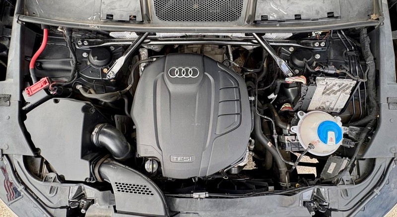 Audi Q5 Vehicle Full-screen Gallery Image 09