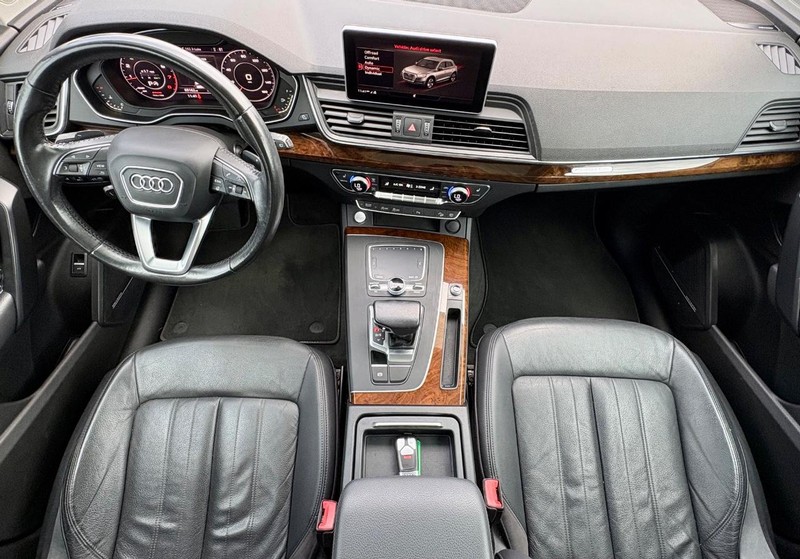 Audi Q5 Vehicle Full-screen Gallery Image 13