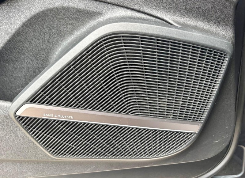 Audi Q5 Vehicle Full-screen Gallery Image 18