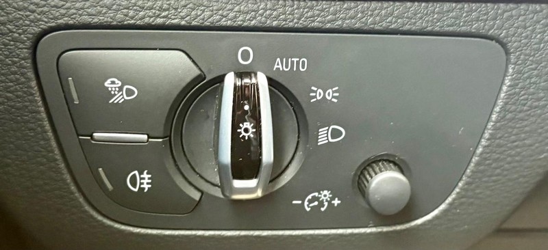Audi Q5 Vehicle Full-screen Gallery Image 19