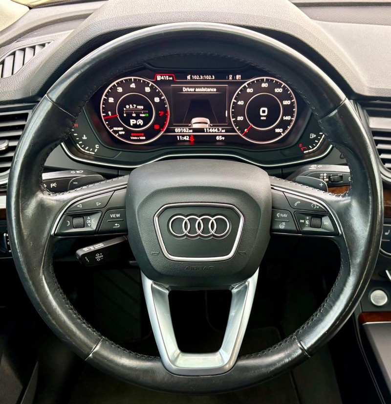 Audi Q5 Vehicle Full-screen Gallery Image 20