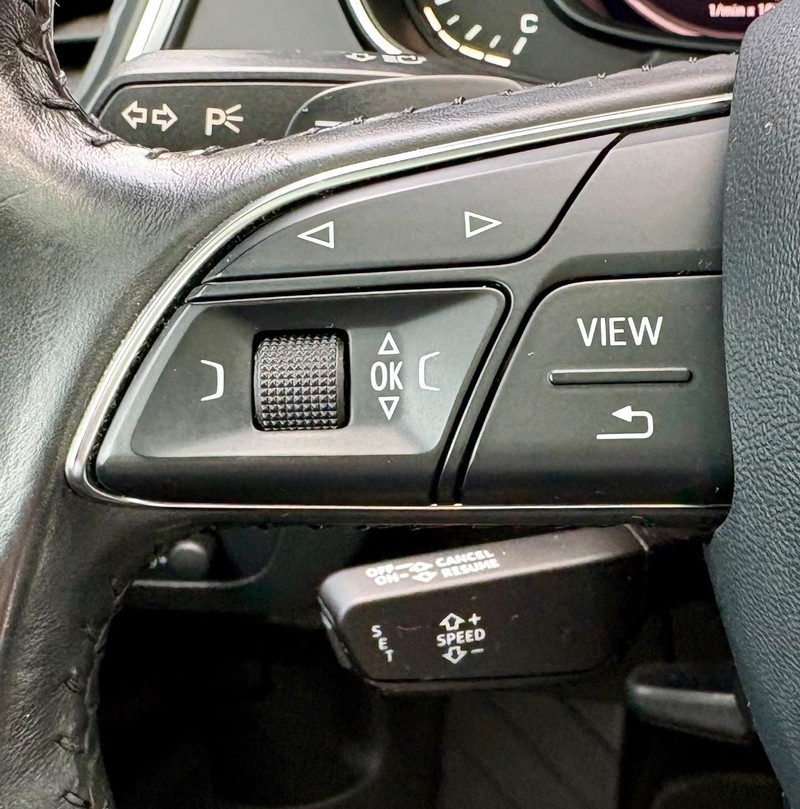 Audi Q5 Vehicle Full-screen Gallery Image 21