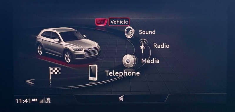 Audi Q5 Vehicle Full-screen Gallery Image 24