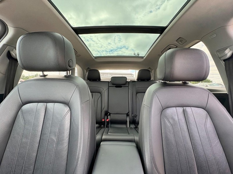 Audi Q5 Vehicle Full-screen Gallery Image 28