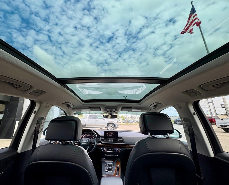 Audi Q5 Vehicle Full-screen Gallery Image 29
