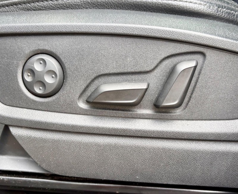 Audi Q5 Vehicle Full-screen Gallery Image 32