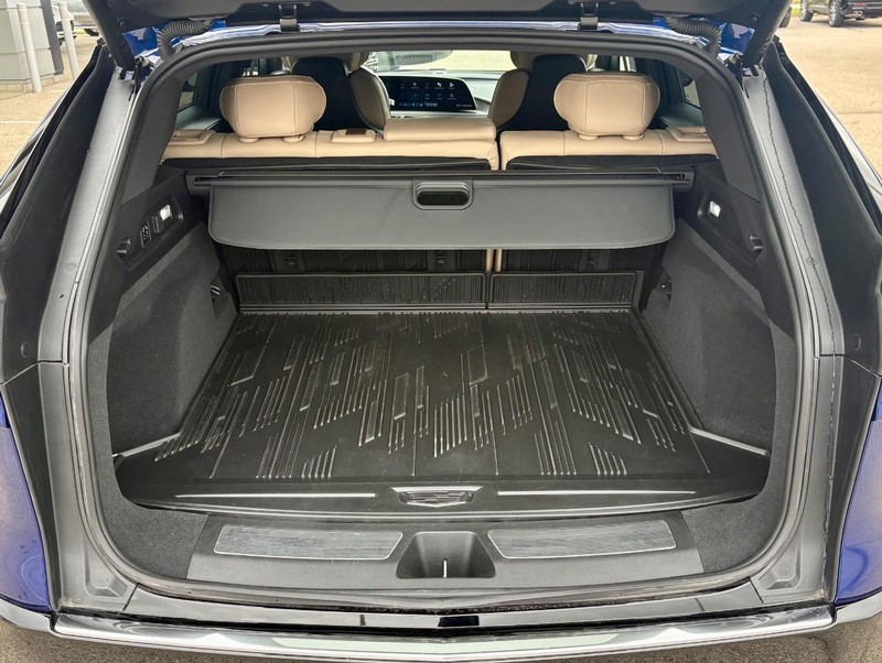 Cadillac LYRIQ Vehicle Full-screen Gallery Image 05