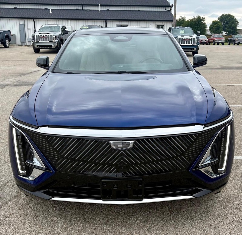 Cadillac LYRIQ Vehicle Full-screen Gallery Image 08