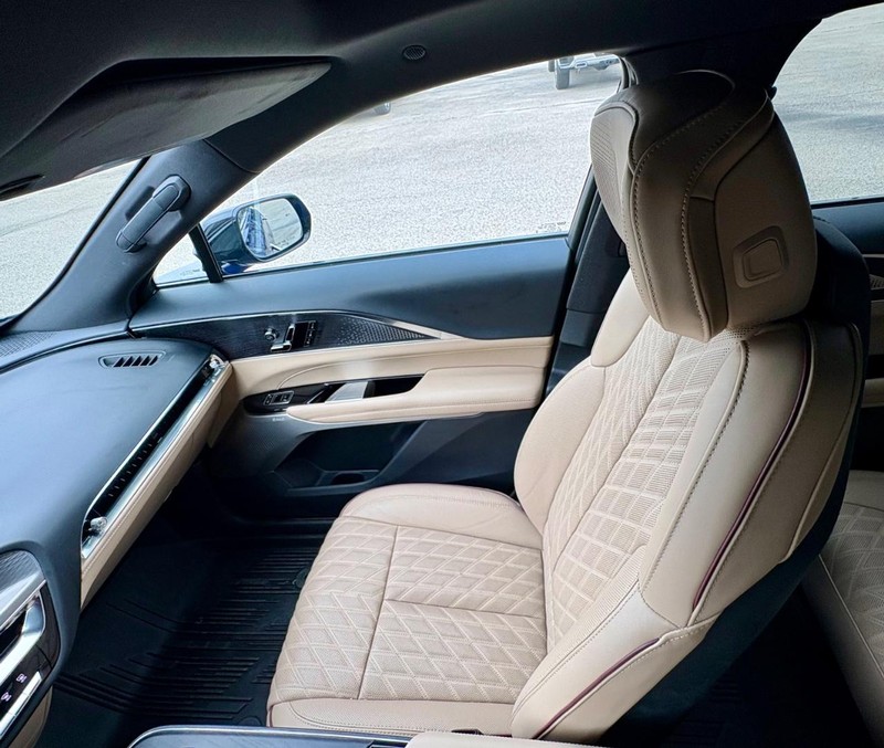 Cadillac LYRIQ Vehicle Full-screen Gallery Image 14