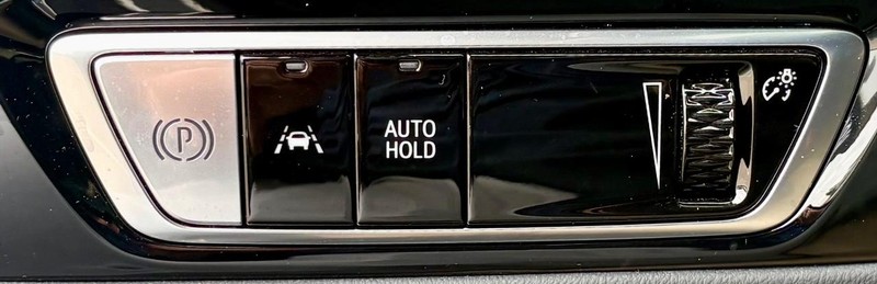 Cadillac LYRIQ Vehicle Full-screen Gallery Image 17