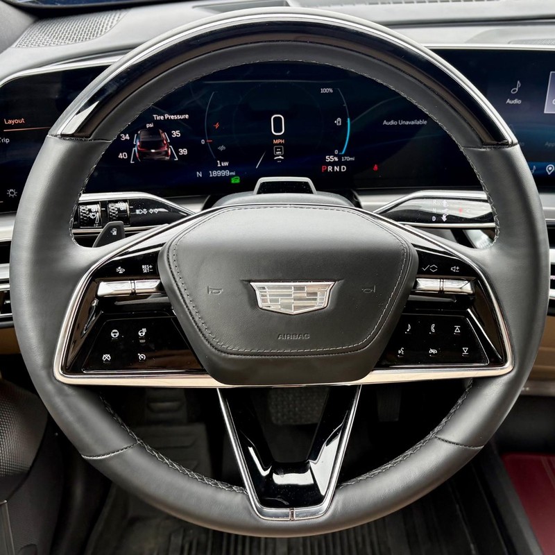 Cadillac LYRIQ Vehicle Full-screen Gallery Image 18