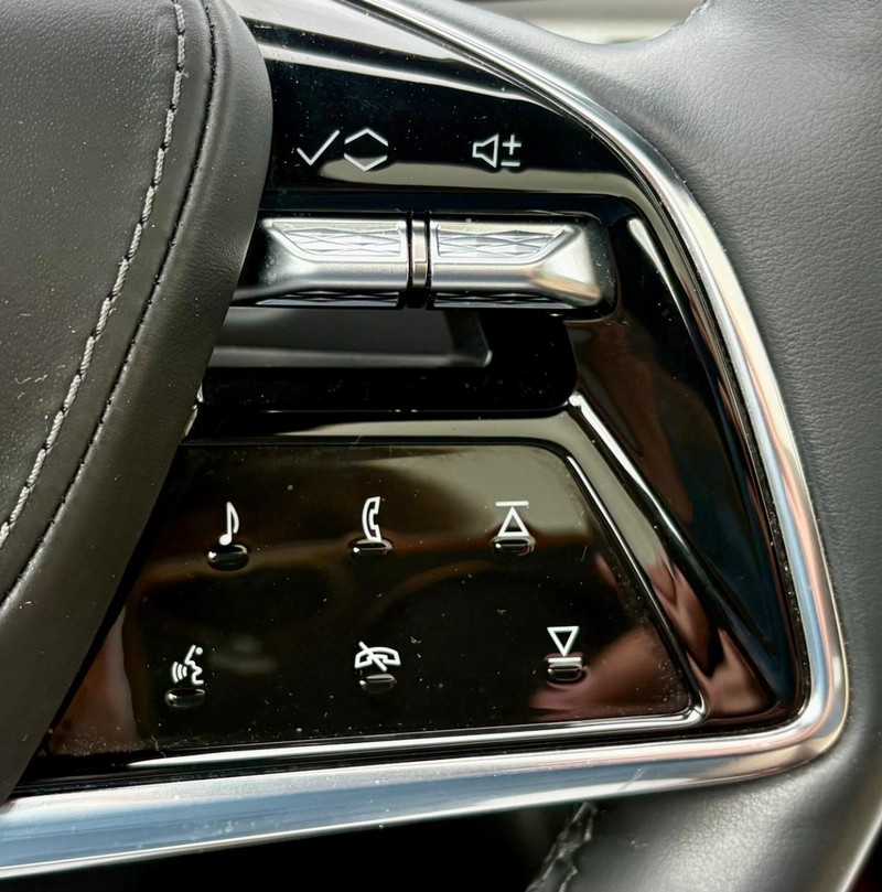 Cadillac LYRIQ Vehicle Full-screen Gallery Image 20
