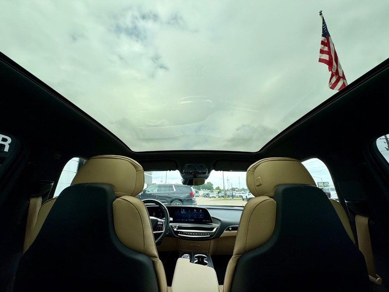 Cadillac LYRIQ Vehicle Full-screen Gallery Image 27