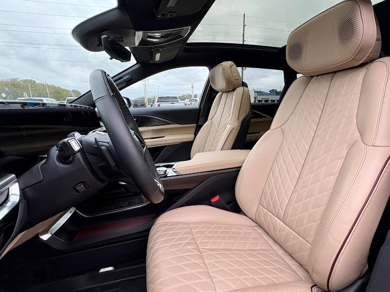 Cadillac LYRIQ Vehicle Full-screen Gallery Image 29