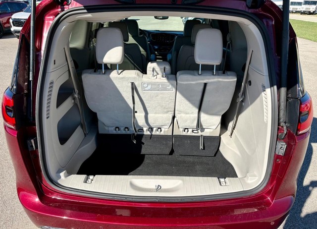 2021 Chrysler Pacifica Touring L thumbnail image 05