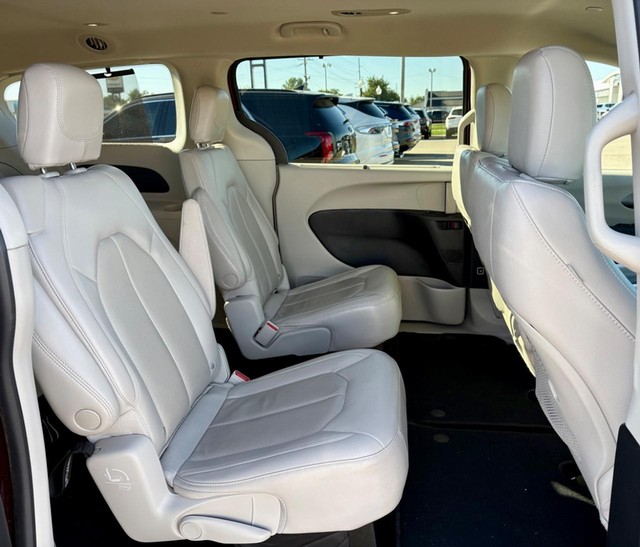 2021 Chrysler Pacifica Touring L thumbnail image 12