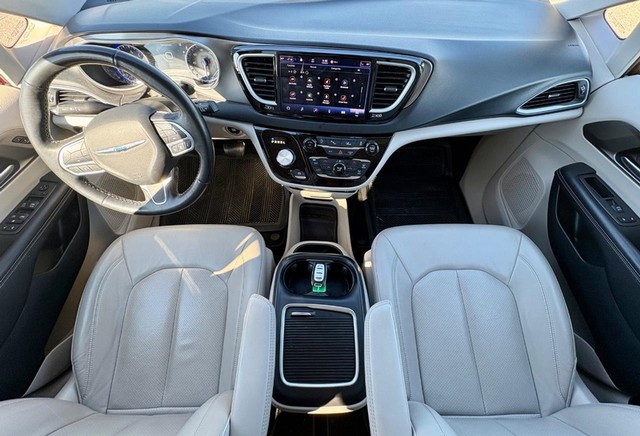 2021 Chrysler Pacifica Touring L thumbnail image 15