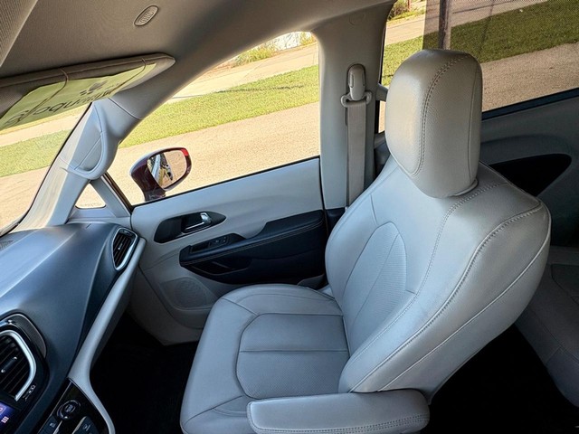 2021 Chrysler Pacifica Touring L thumbnail image 16