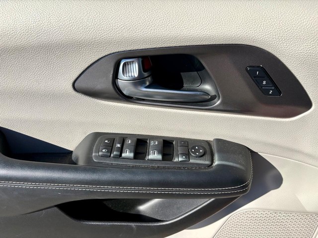 2021 Chrysler Pacifica Touring L thumbnail image 18