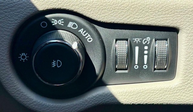 2021 Chrysler Pacifica Touring L thumbnail image 19