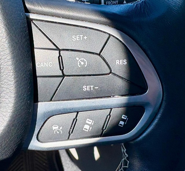 2021 Chrysler Pacifica Touring L thumbnail image 23