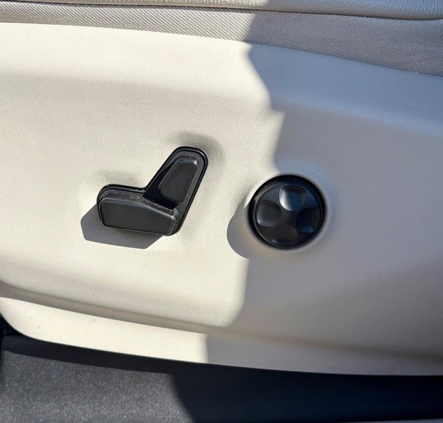 2021 Chrysler Pacifica Touring L thumbnail image 32