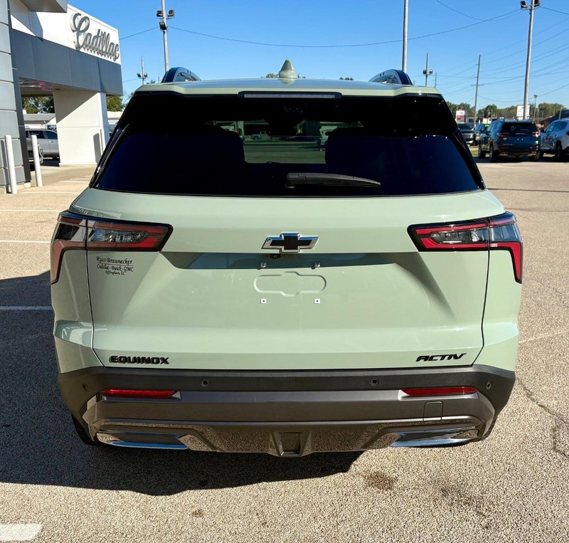 Chevrolet Equinox Vehicle Full-screen Gallery Image 04