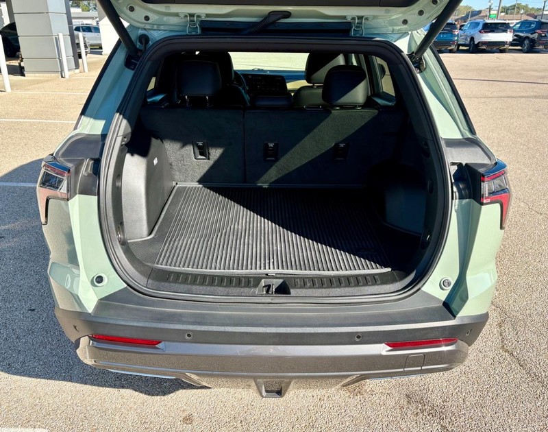 Chevrolet Equinox Vehicle Full-screen Gallery Image 05