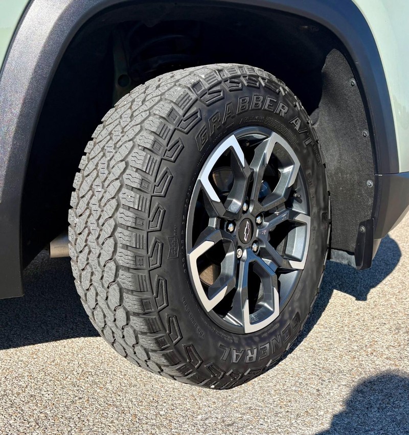 Chevrolet Equinox Vehicle Full-screen Gallery Image 10