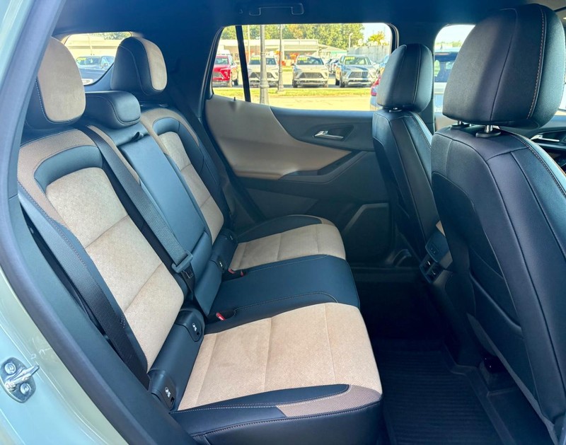 Chevrolet Equinox Vehicle Full-screen Gallery Image 11