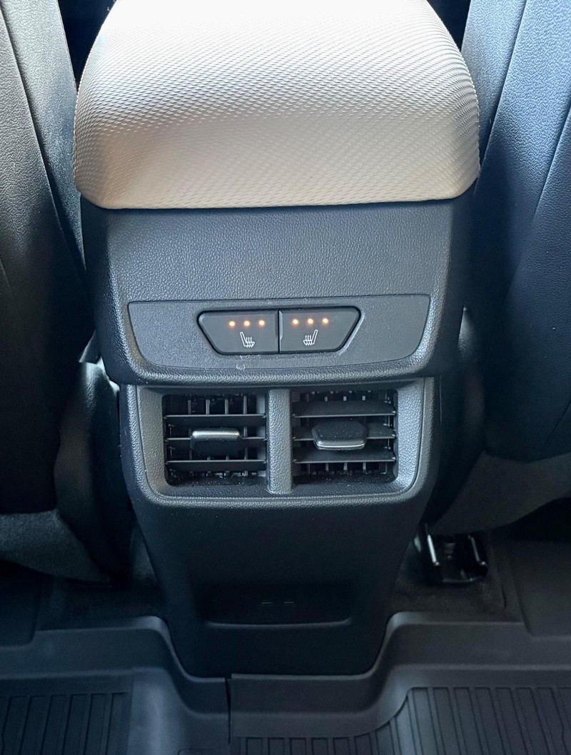 Chevrolet Equinox Vehicle Full-screen Gallery Image 12