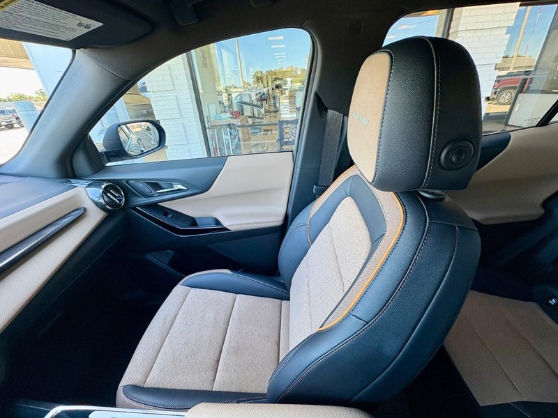 Chevrolet Equinox Vehicle Full-screen Gallery Image 15