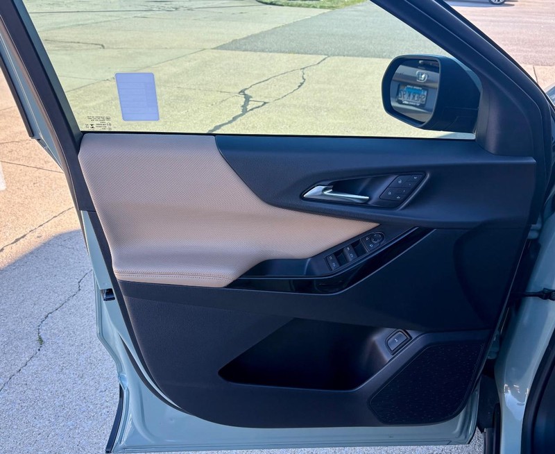 Chevrolet Equinox Vehicle Full-screen Gallery Image 16