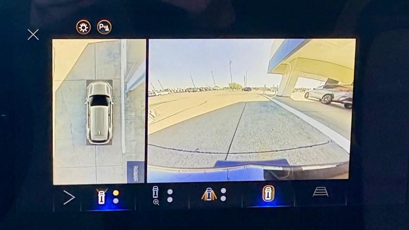 Chevrolet Equinox Vehicle Full-screen Gallery Image 26