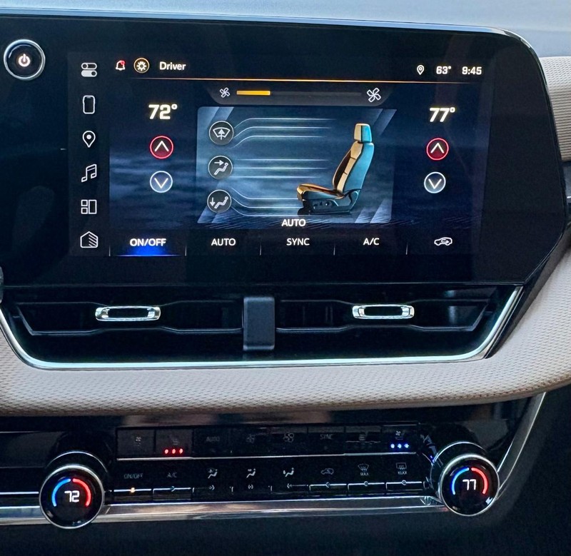 Chevrolet Equinox Vehicle Full-screen Gallery Image 27
