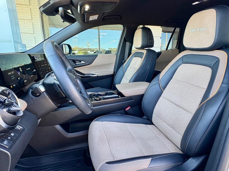 Chevrolet Equinox Vehicle Full-screen Gallery Image 30