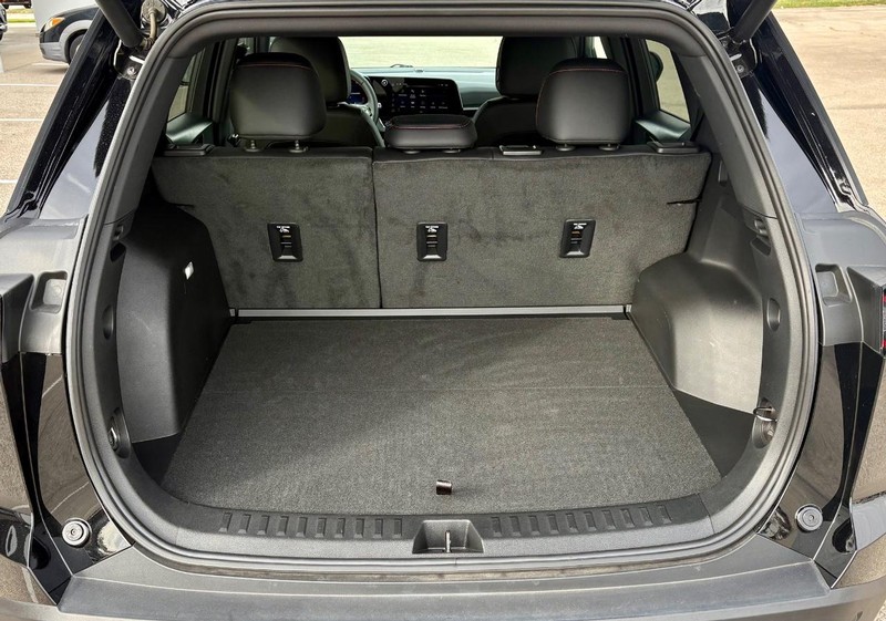 Chevrolet Equinox Vehicle Full-screen Gallery Image 04