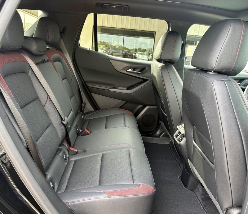 Chevrolet Equinox Vehicle Full-screen Gallery Image 11
