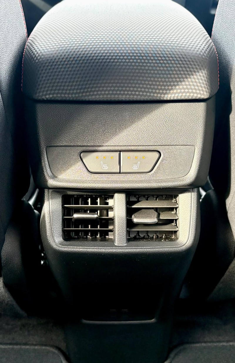 Chevrolet Equinox Vehicle Full-screen Gallery Image 12