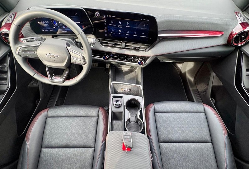 Chevrolet Equinox Vehicle Full-screen Gallery Image 13