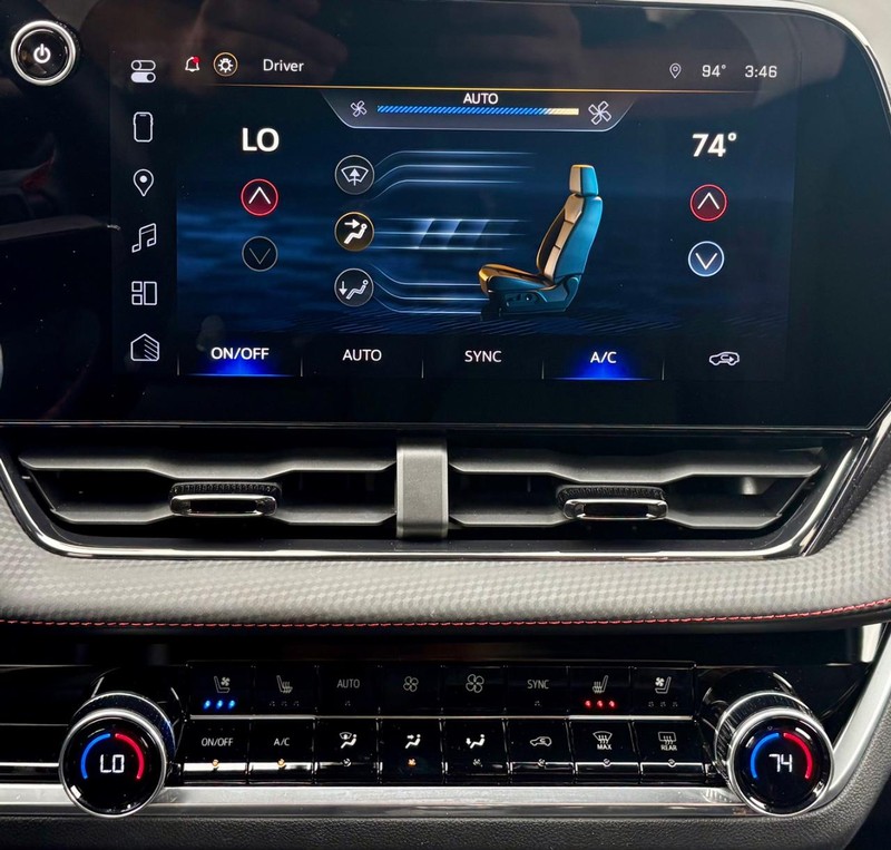 Chevrolet Equinox Vehicle Full-screen Gallery Image 25