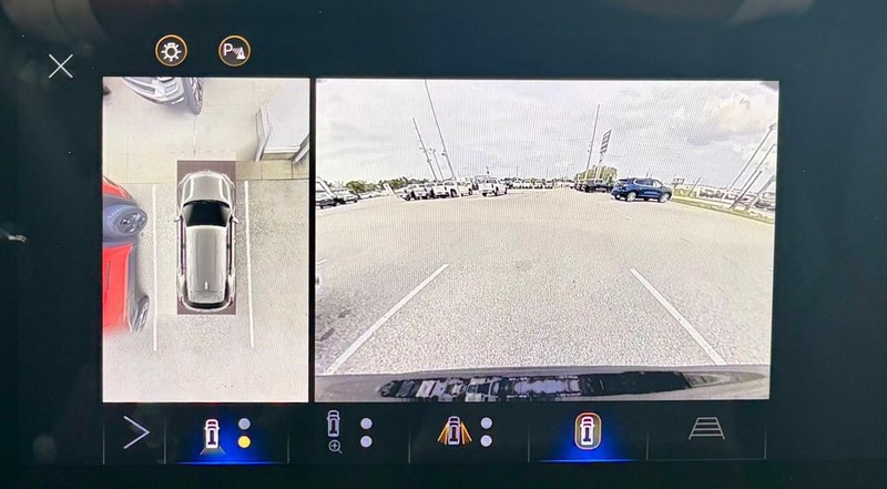 Chevrolet Equinox Vehicle Full-screen Gallery Image 26