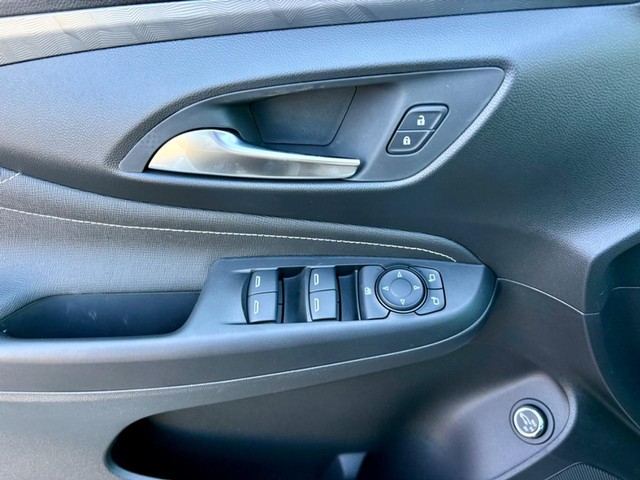 2026 Buick Envista Sport Touring thumbnail image 17