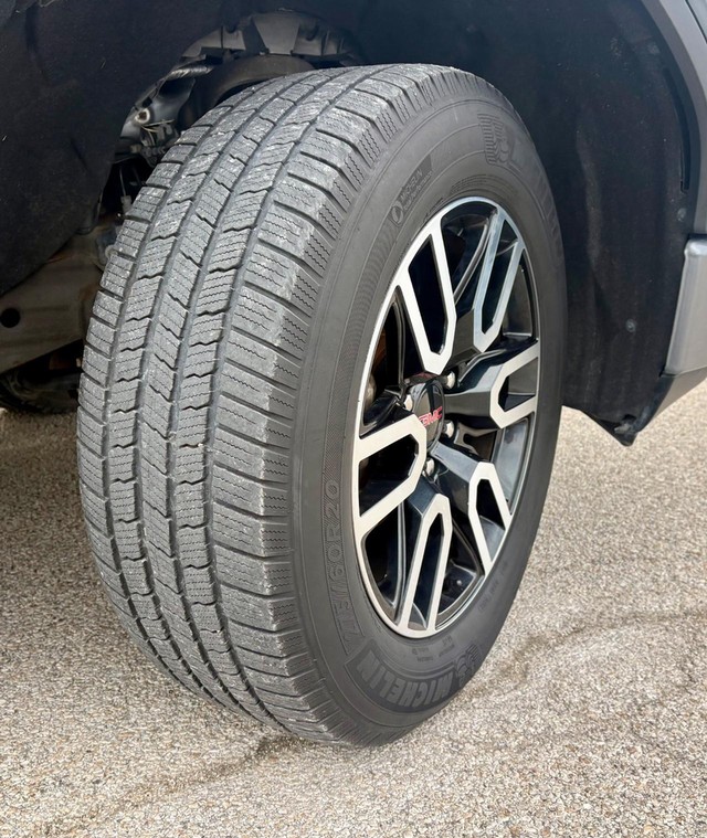 2020 GMC Sierra 1500 4WD AT4 Crew Cab thumbnail image 11