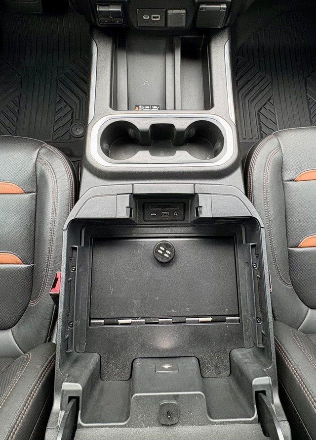 2020 GMC Sierra 1500 4WD AT4 Crew Cab thumbnail image 15