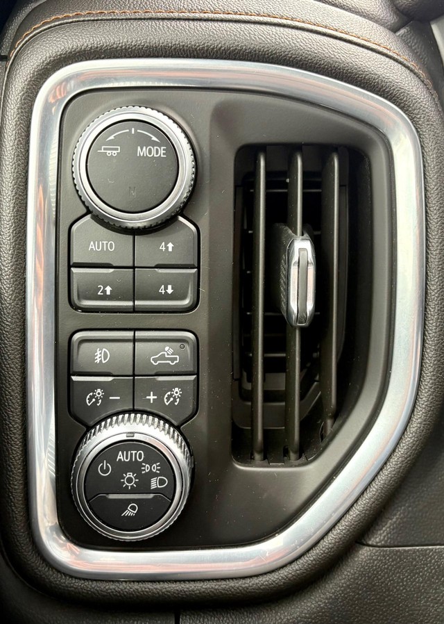 2020 GMC Sierra 1500 4WD AT4 Crew Cab thumbnail image 20