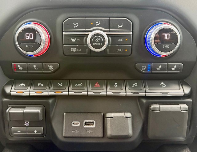 2020 GMC Sierra 1500 4WD AT4 Crew Cab thumbnail image 30