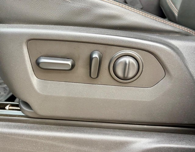 2020 GMC Sierra 1500 4WD AT4 Crew Cab thumbnail image 35