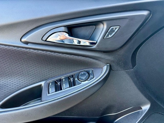 2019 Chevrolet Malibu RS thumbnail image 16