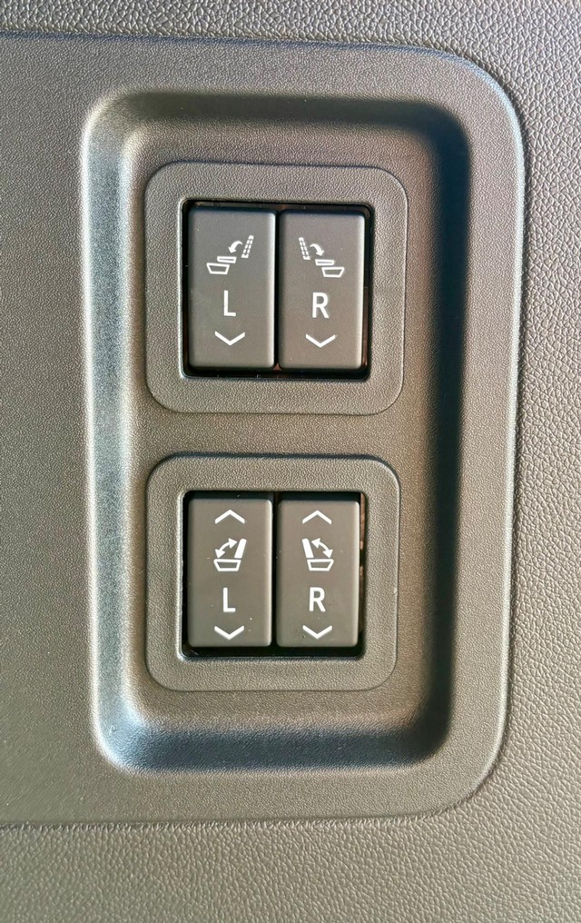 2027 Buick Enclave Preferred thumbnail image 07